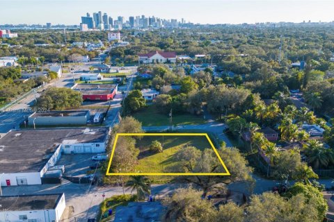 Commercial property in Miami, Florida № 1702749 - photo 6