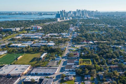 Commercial property in Miami, Florida № 1702749 - photo 8