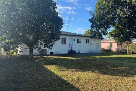 Casa en venta en Miami, Florida, 4 dormitorios № 2006418 - foto 10