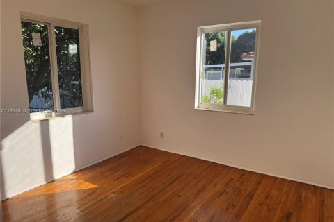 Casa en venta en Miami, Florida, 4 dormitorios № 2006418 - foto 5