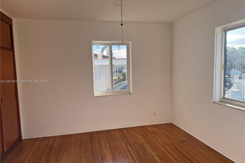 Casa en venta en Miami, Florida, 4 dormitorios № 2006418 - foto 13