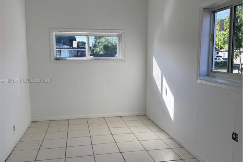 Casa en venta en Miami, Florida, 4 dormitorios № 2006418 - foto 6
