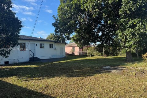 Casa en venta en Miami, Florida, 4 dormitorios № 2006418 - foto 11