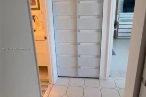 Купить кондоминиум в Холливуд, Флорида 2 спальни, 104.98м2, № 2179774 - фото 13