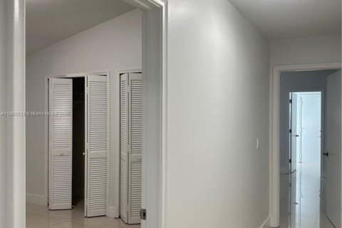 House in Coral Springs, Florida 3 bedrooms, 164.99 sq.m. № 1889993 - photo 9