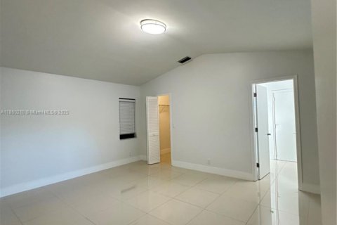 House in Coral Springs, Florida 3 bedrooms, 164.99 sq.m. № 1889993 - photo 11