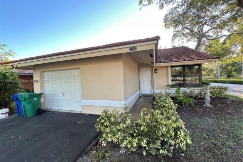 House in Coral Springs, Florida 3 bedrooms, 164.99 sq.m. № 1889993 - photo 19