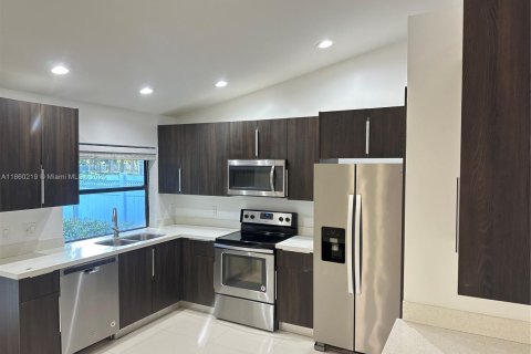 House in Coral Springs, Florida 3 bedrooms, 164.99 sq.m. № 1889993 - photo 6