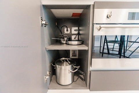 Купить кондоминиум в Майами, Флорида 1 спальня, 42.27м2, № 1941111 - фото 27