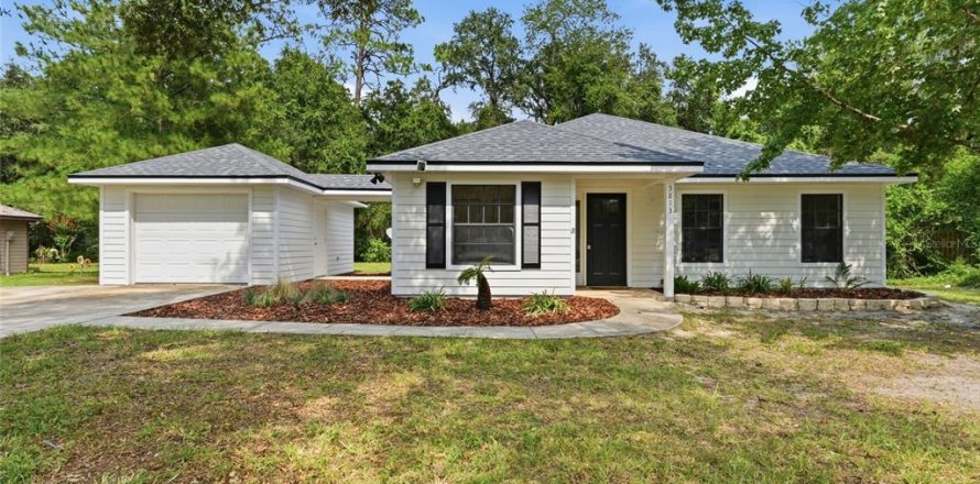 House in Hawthorne, Florida 4 bedrooms, 136.66 sq.m. № 2258956