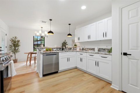 House in Hawthorne, Florida 4 bedrooms, 136.66 sq.m. № 2258956 - photo 10