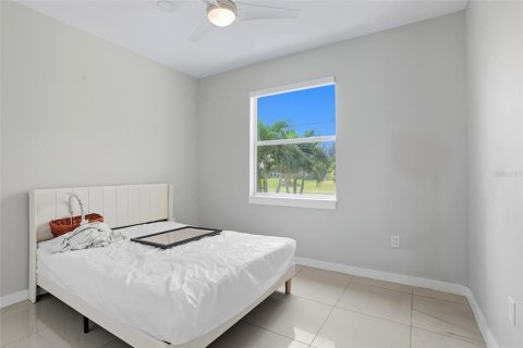 House in Cape Coral, Florida 3 bedrooms, 183.02 sq.m. № 1911169 - photo 19