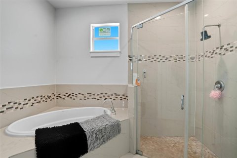 House in Cape Coral, Florida 3 bedrooms, 183.02 sq.m. № 1911169 - photo 23