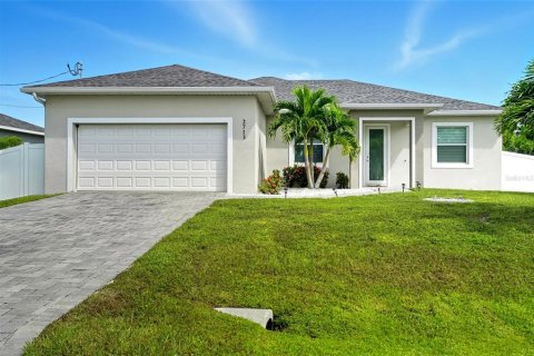 House in Cape Coral, Florida 3 bedrooms, 183.02 sq.m. № 1911169 - photo 3