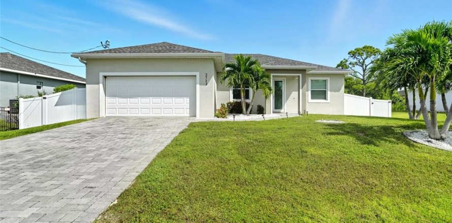 House in Cape Coral, Florida 3 bedrooms, 183.02 sq.m. № 1911169