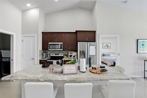 House in Cape Coral, Florida 3 bedrooms, 183.02 sq.m. № 1911169 - photo 10