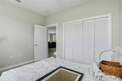 House in Cape Coral, Florida 3 bedrooms, 183.02 sq.m. № 1911169 - photo 24