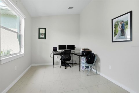 House in Cape Coral, Florida 3 bedrooms, 183.02 sq.m. № 1911169 - photo 6