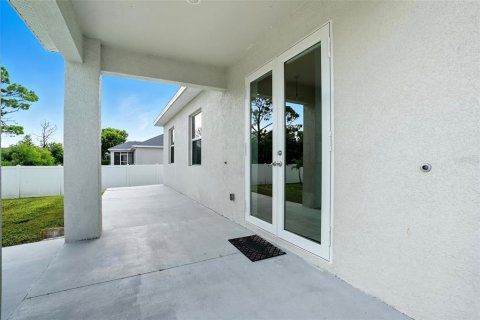 House in Cape Coral, Florida 3 bedrooms, 183.02 sq.m. № 1911169 - photo 28