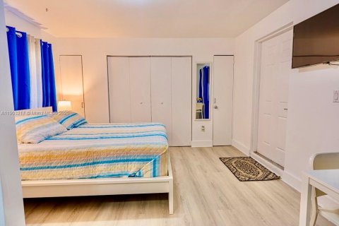 Casa en venta en Miami, Florida, 4 dormitorios № 1955542 - foto 26