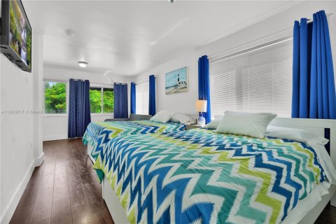 Casa en venta en Miami, Florida, 4 dormitorios № 1955542 - foto 14