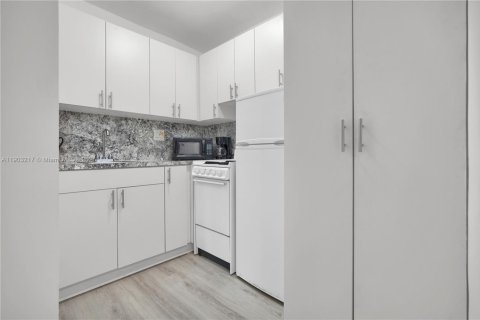 Casa en venta en Miami, Florida, 4 dormitorios № 1955542 - foto 28