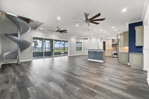 Casa en venta en Haines City, Florida, 6 dormitorios, 446.3 m2 № 2383734 - foto 9
