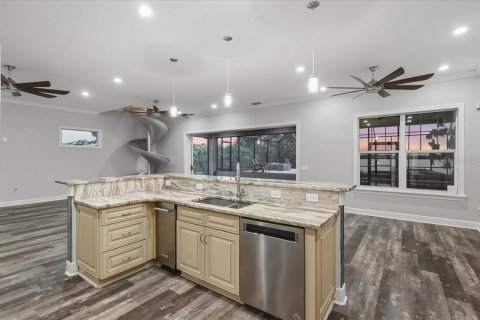 Casa en venta en Haines City, Florida, 6 dormitorios, 446.3 m2 № 2383734 - foto 7