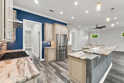 Casa en venta en Haines City, Florida, 6 dormitorios, 446.3 m2 № 2383734 - foto 4