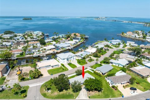 House in Dunedin, Florida 3 bedrooms, 159.61 sq.m. № 1908523 - photo 5