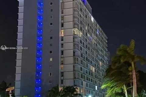 Copropriété à vendre à Miami, Floride: 2 chambres, 140.19 m2 № 1925965 - photo 17