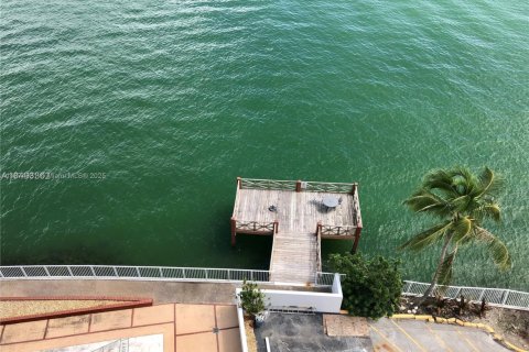 Copropriété à vendre à Miami, Floride: 2 chambres, 140.19 m2 № 1925965 - photo 13