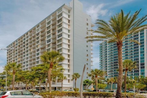 Copropriété à vendre à Miami, Floride: 2 chambres, 140.19 m2 № 1925965 - photo 12