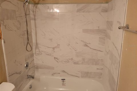 Condo in Orlando, Florida, 3 bedrooms № 2226724 - photo 9