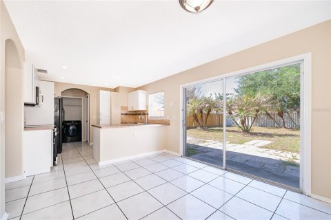 Villa ou maison à louer à Orlando, Floride: 4 chambres, 125.14 m2 № 2105120 - photo 10