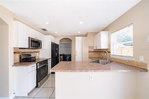 Villa ou maison à louer à Orlando, Floride: 4 chambres, 125.14 m2 № 2105120 - photo 6