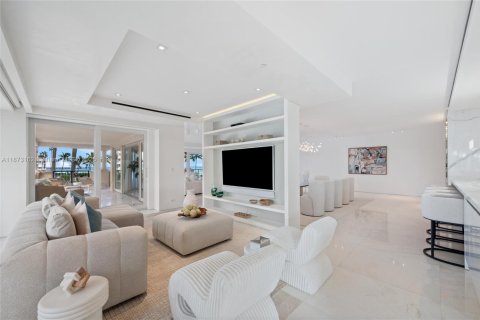 Condo in Miami Beach, Florida, 4 bedrooms № 1979923 - photo 17