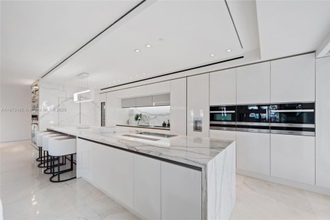 Condo in Miami Beach, Florida, 4 bedrooms № 1979923 - photo 19