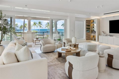 Condo in Miami Beach, Florida, 4 bedrooms № 1979923 - photo 2