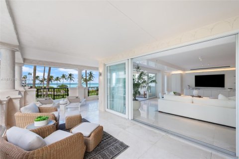 Condo in Miami Beach, Florida, 4 bedrooms № 1979923 - photo 23