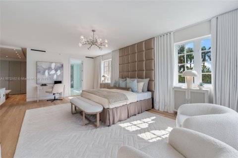 Condo in Miami Beach, Florida, 4 bedrooms № 1979923 - photo 26