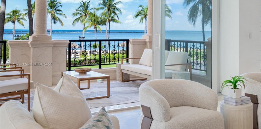 Condo in Miami Beach, Florida, 4 bedrooms № 1979923