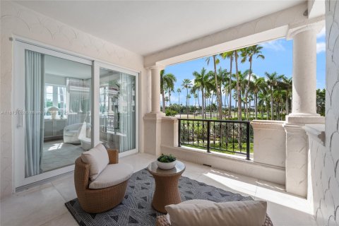 Condo in Miami Beach, Florida, 4 bedrooms № 1979923 - photo 29