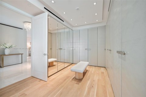 Condo in Miami Beach, Florida, 4 bedrooms № 1979923 - photo 28