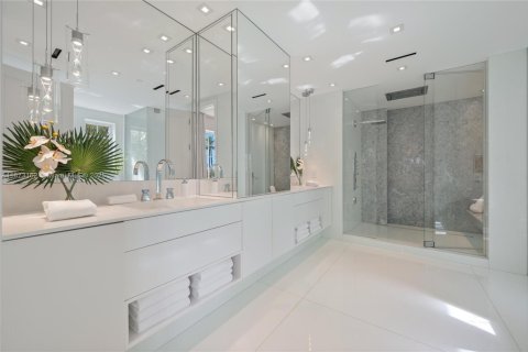 Condo in Miami Beach, Florida, 4 bedrooms № 1979923 - photo 30