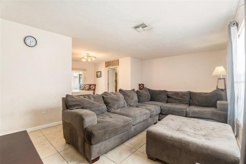 House in Port Richey, Florida 2 bedrooms, 129.69 sq.m. № 1622750 - photo 9