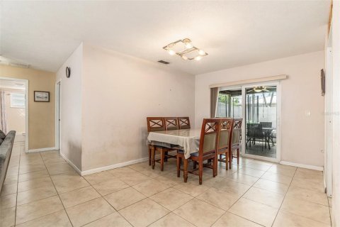 House in Port Richey, Florida 2 bedrooms, 129.69 sq.m. № 1622750 - photo 13