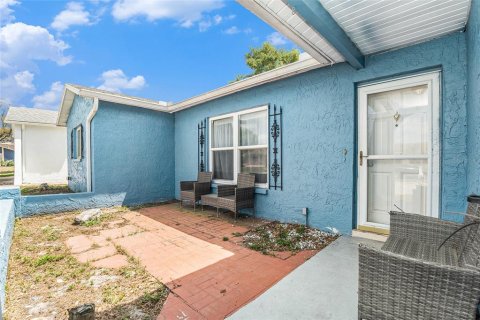 House in Port Richey, Florida 2 bedrooms, 129.69 sq.m. № 1622750 - photo 6