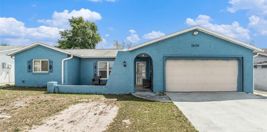 House in Port Richey, Florida 2 bedrooms, 129.69 sq.m. № 1622750