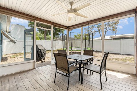 House in Port Richey, Florida 2 bedrooms, 129.69 sq.m. № 1622750 - photo 25